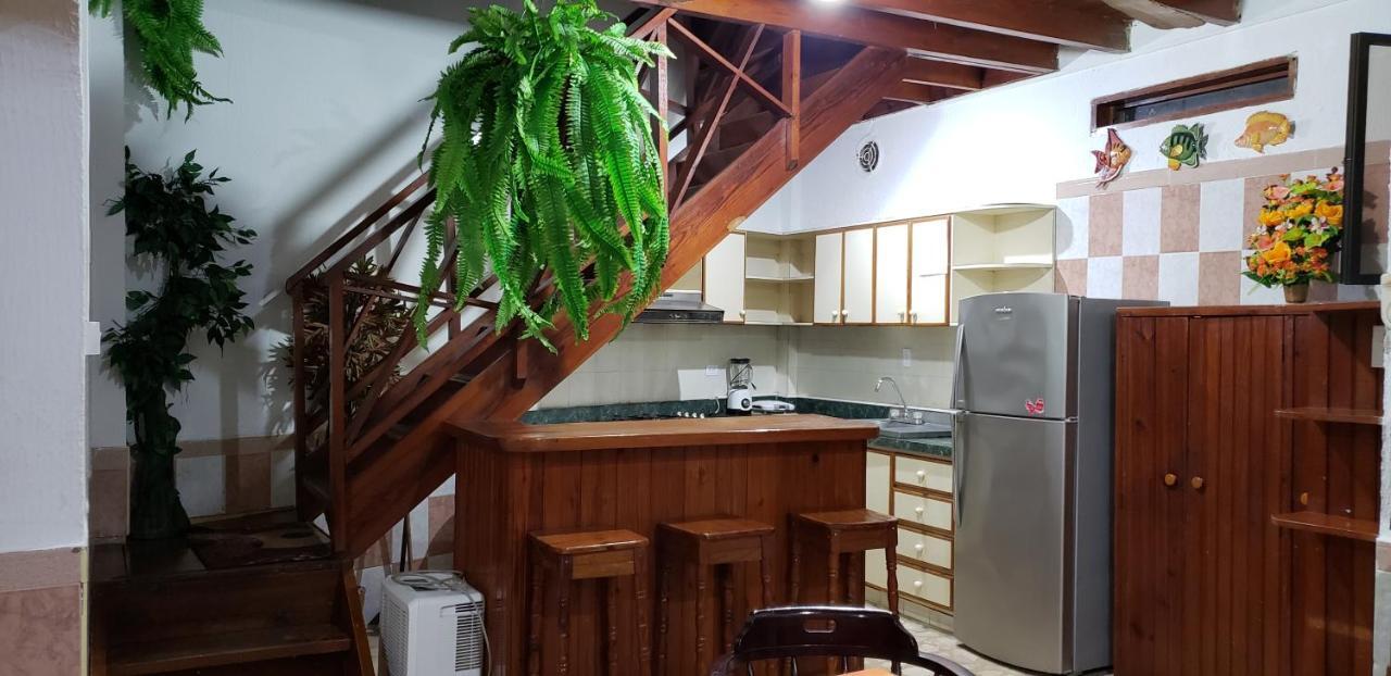 Tropicana De Pilar Oliveros Inn